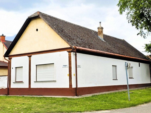 Kiskunhalas Fels�v�ros 2 gener�ci�s csal�di h�z elad�!