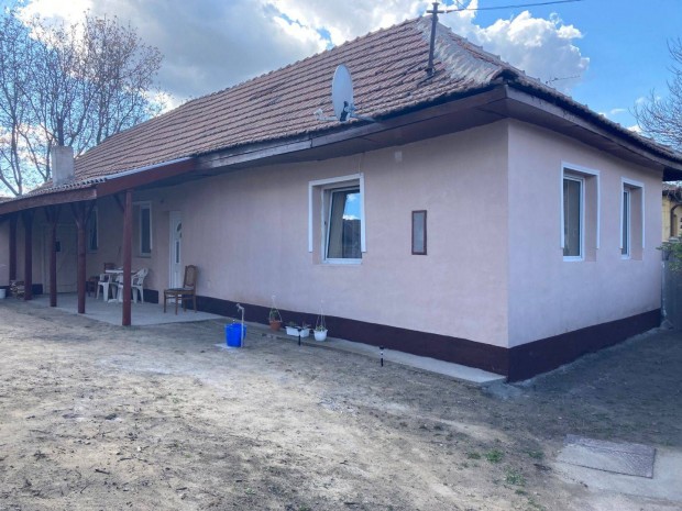 Kiskunhalas Tabán városrészben 2 szoba + nappalis családi ház eladó!