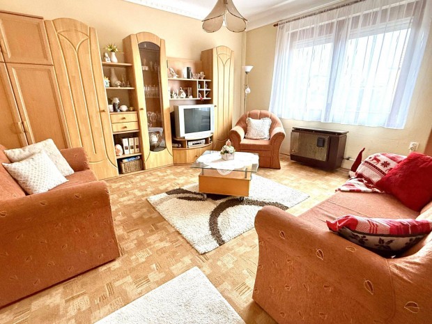 Kiskunhalas Tesco k�zel�ben 3 szob�s j� �llapot� ikerh�z elad�!