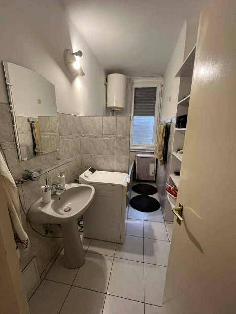 Kiskunhalasi elad� lak�s