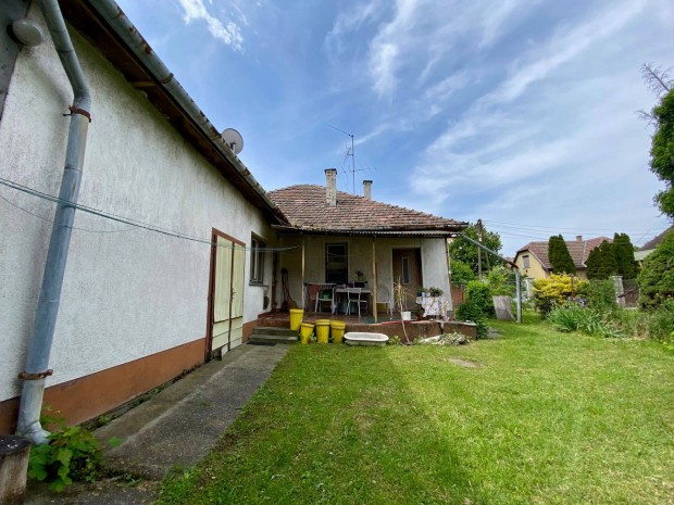 Kiskunhalason 99 m2-es, 3+1 szobás családi ház