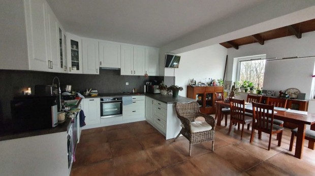 Kiskunlacháza, Dunaparti, 185 m2-es, 2 generációs, családi ház
