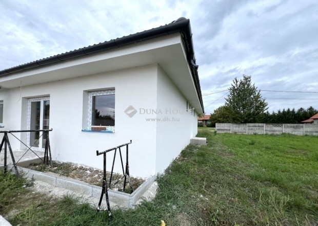 Kiskunlach�zai 106 nm-es h�z elad�