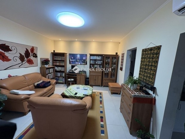 Kiskunlach�zai 121 nm-es h�z elad�