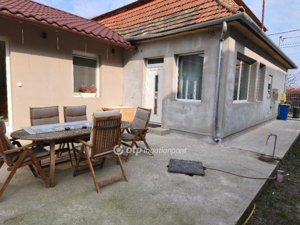 Kiskunlach�zai 121 nm-es h�z elad�