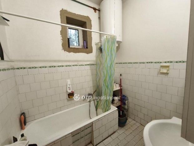 Kiskunlach�zai 121 nm-es h�z elad�