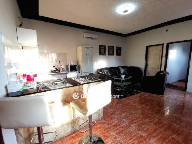 Kiskunlach�zai 66 nm-es h�z elad�