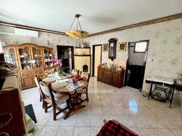 Kiskunlach�zai 85 nm-es h�z elad�