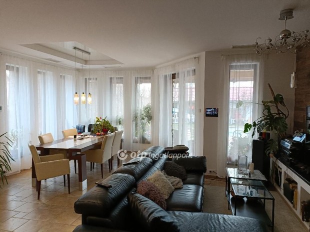 Kiskunlach�zai elad� 135 nm-es h�z