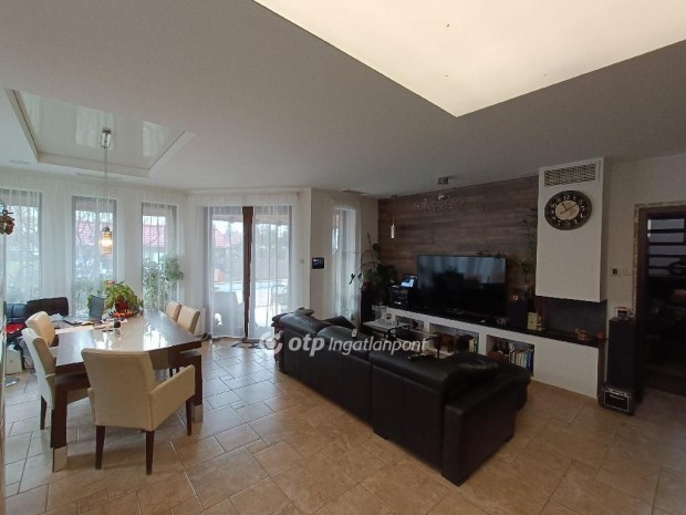 Kiskunlach�zai elad� 135 nm-es h�z