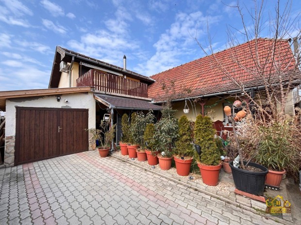 Kiskunlach�z�n a k�zponthoz k�zel 100 m2-es gar�zsos csal�di h�z! 1202