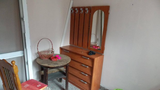 Kiskunmajs�n t�glah�z t�bb fel�j�t�ssal elad�