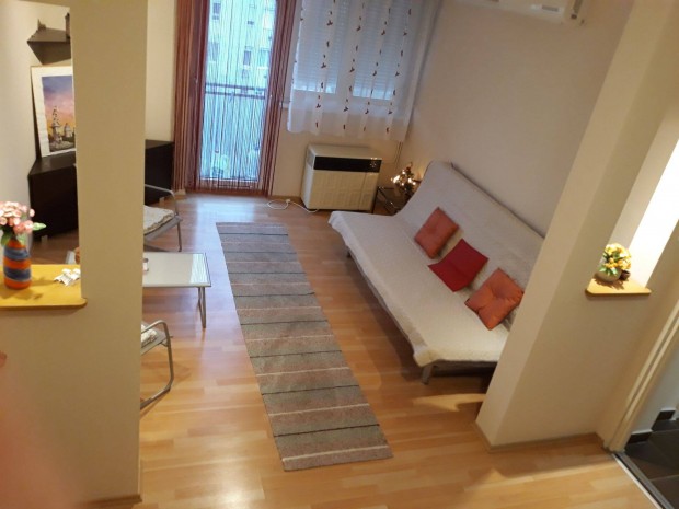 Kislak�s �sszek�lt�z�knek fiatal p�rnak kedvez� �ron kiad�