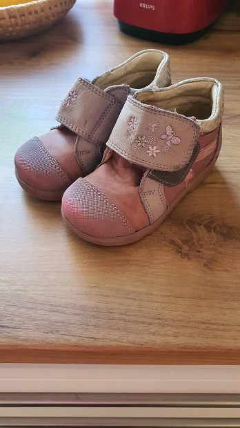 Kislány 23 méretű bőr cipő eladó 