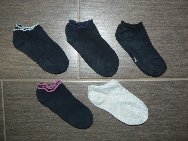 Kislny 30-33 pamut fekete, fehr zokni