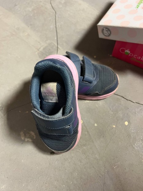 Kislány adidas cipő