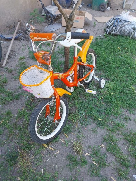 Kislny bicikli.