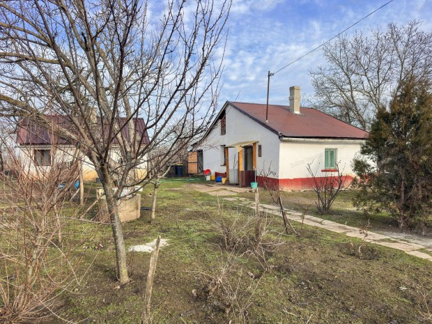 Kissz�ll�s, azonnal birtokba vehet�, lak�h�z elad�