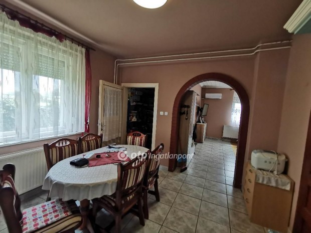 Kissz�ll�si elad� 125 nm-es h�z