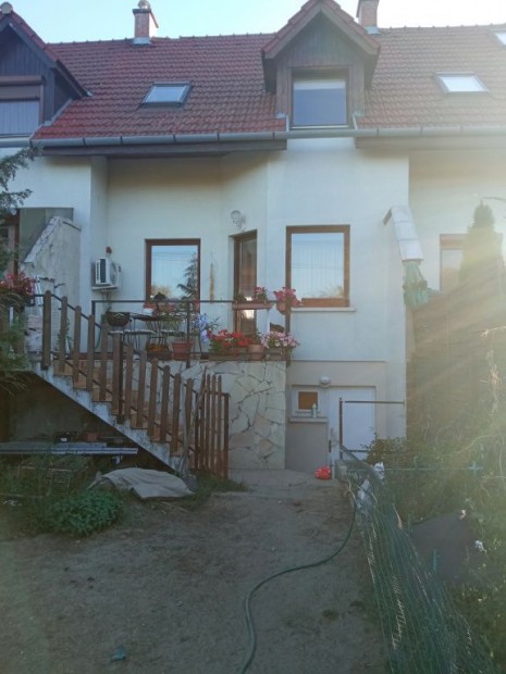 Kistarcsa, Hollandia lak�telep, 88 m2-es, sorh�z, 3+1 szob�s