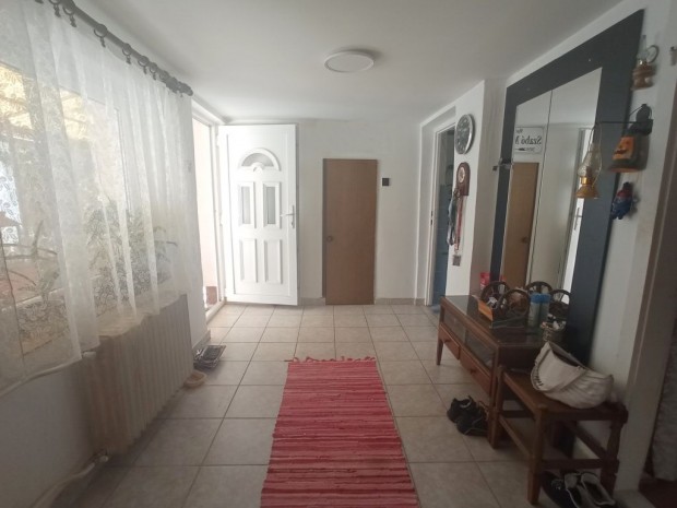 Kistarcsa, Szent László út, 73 m2-es, házrész, 2+1 félszobás