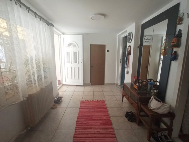 Kistarcsa, Szent L�szl� utca, 74 m2-es, h�zr�sz, 2+1 szob�s, �tlagos