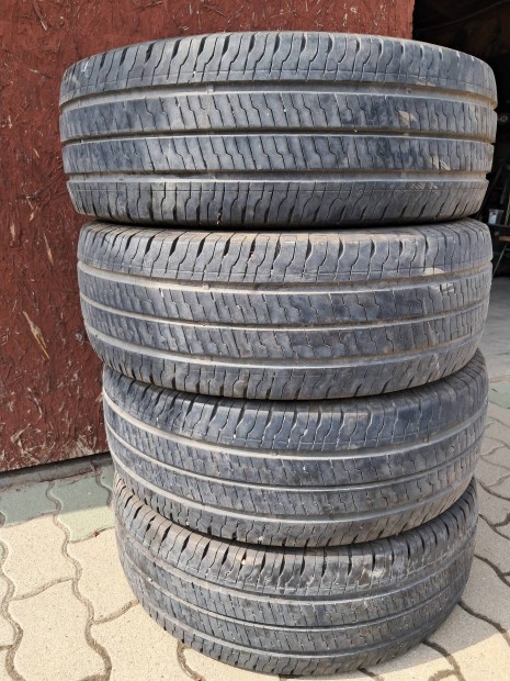 Kisteher 4db gumi 235/65 R 16 C