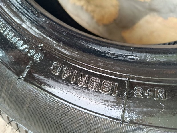 Kisteheraut illetve utnfut gumiabroncs 185 R14C