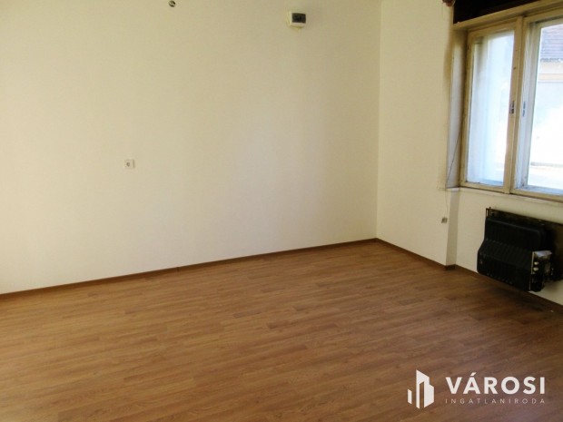 Kisteleken r�szlegesen fel�j�tott csal�di h�z elad�