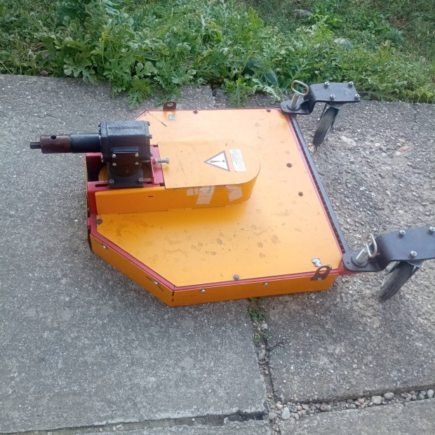 Kistraktor Új szárzuzo eladó.