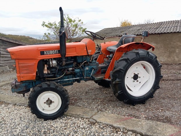 Kistraktor három hengeres Kubota L2000