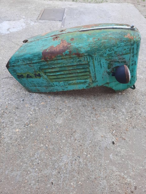Kistraktor motorhztet