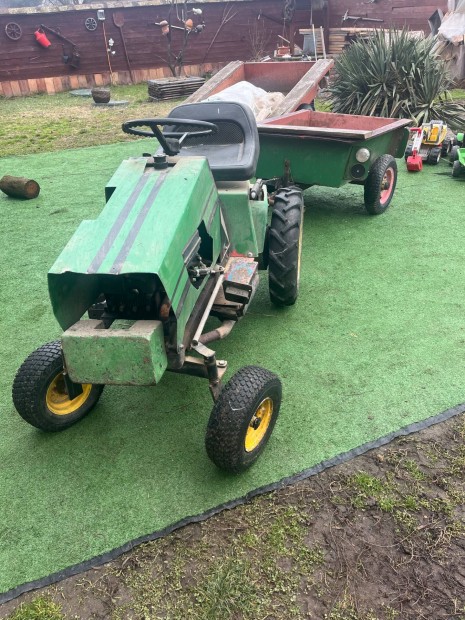 Kistraktor p�tkocsival