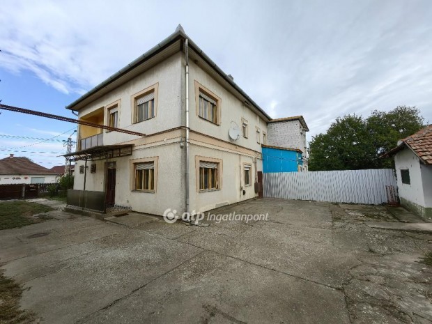 Kis�jsz�ll�si 165 nm-es h�z elad�