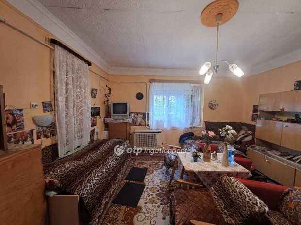 Kis�jsz�ll�si 69 nm-es h�z elad�