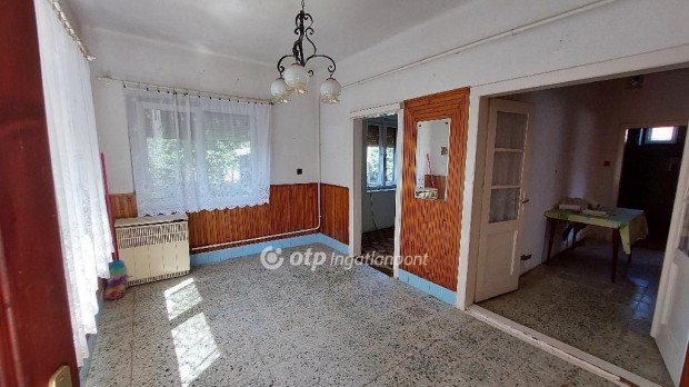 Kis�jsz�ll�si 74 nm-es h�z elad�