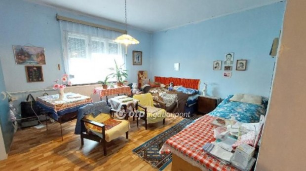 Kis�jsz�ll�si 86 nm-es h�z elad�