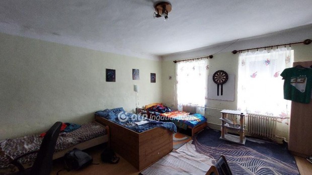 Kis�jsz�ll�si elad� 114 nm-es h�z