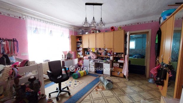 Kis�jsz�ll�si elad� 114 nm-es h�z