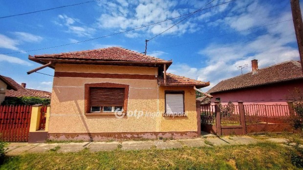 Kis�jsz�ll�si elad� 88 nm-es h�z