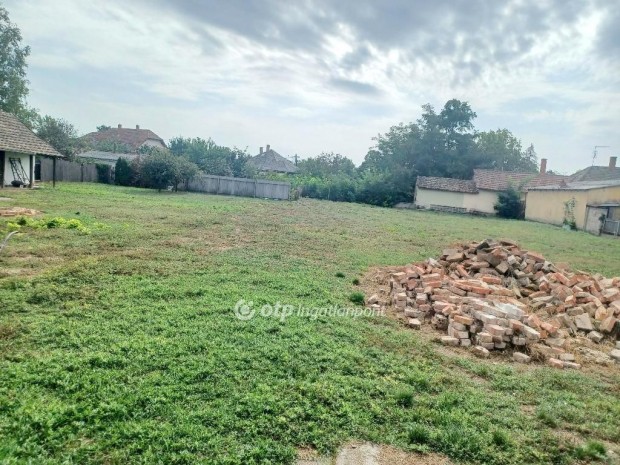 Kis�jsz�ll�si elad� 95 nm-es h�z