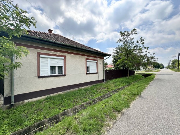 Kisjszllson 113 m2 csaldi hz redezett 930 m2 telken elad