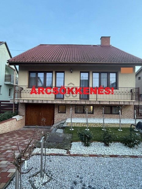 Kisv�rda csal�di h�z