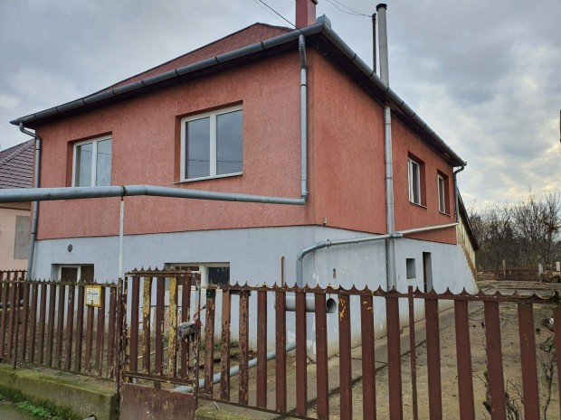 Kisv�rd�n 2 gener�ci�s h�z elad� !