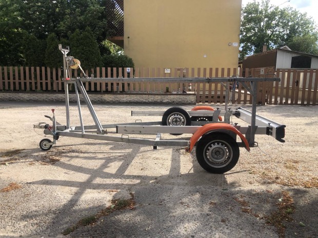 Kisvitorlas liftes utanfuto