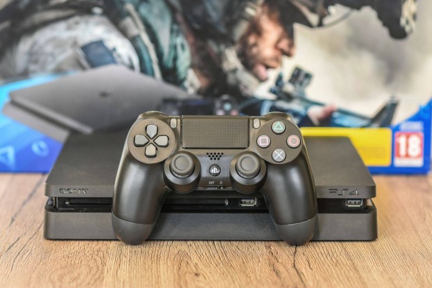 Kitn Playstation 4 Slim PS4 + 30 jtk + kontroller + tartozkok!