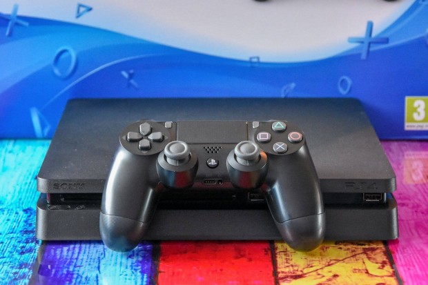 Kiváló Playstation 4 Slim PS4 + 30 játék + kontroller + tartozékok!