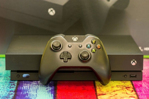 Kiváló Xbox One X + 50 játék + kontroller + tartozékok!