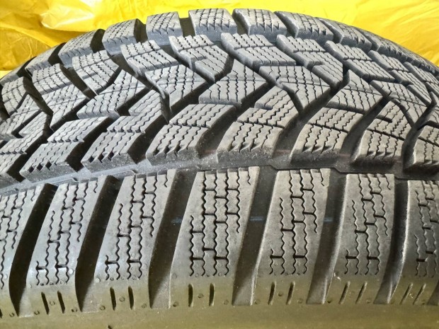 Kivl, szinte teljesen j Dunlop tli gumi pr