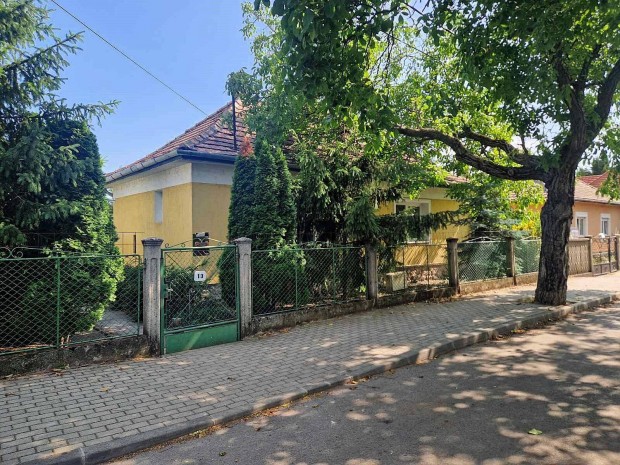 Kivl adottsg csaldi hz Elad Vrpalotn, az Alsvrosban